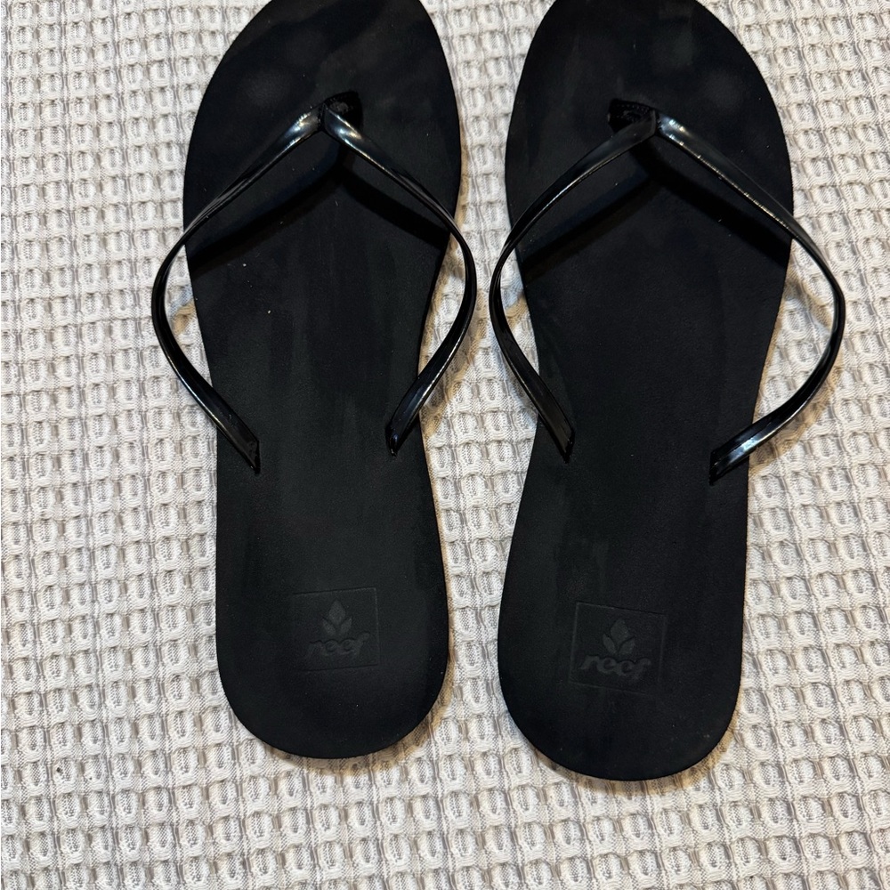 Size 11 Women’s Reef Black Sandals Minimalist Flip Flops